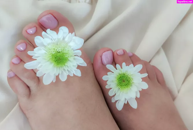 Feetandsecrets OnlyFans Thumbnail #eDt2ewEYCt