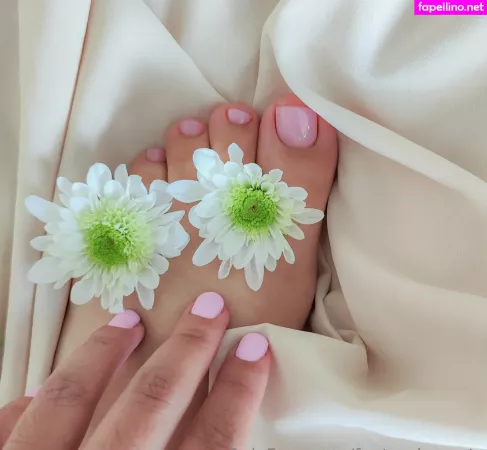 Feetandsecrets OnlyFans Thumbnail #oRcq9MfFnZ