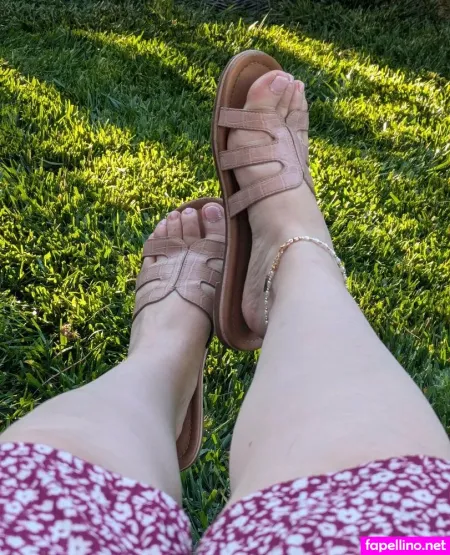 Feetandsimple OnlyFans Thumbnail #NrdXxAqa1E