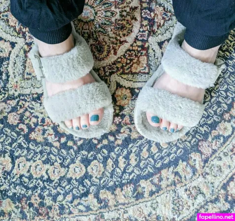Feetandsimple OnlyFans Thumbnail #qYKFkZJWzD