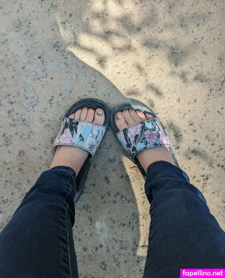 Feetandsimple OnlyFans Thumbnail #yTuL4eqffF