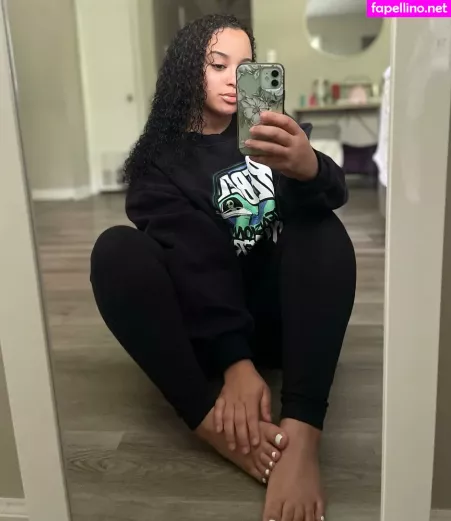 Feetbyfalliie OnlyFans Thumbnail #72t1uSxCfM