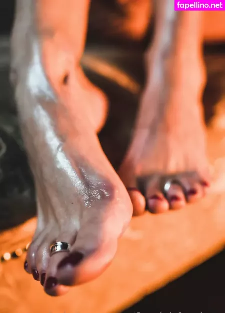 Feetishfestives OnlyFans Thumbnail #XFLEtZL77l