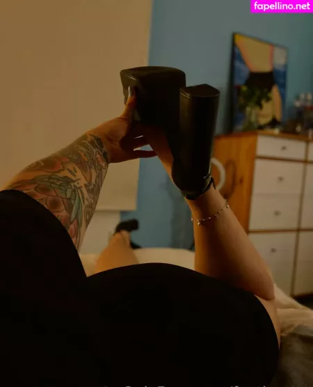 Feetloretta OnlyFans Thumbnail #2aFYQEF6no