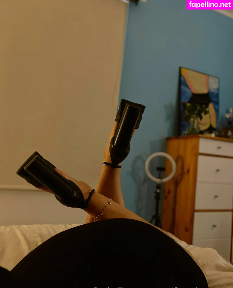 amoreloretta, feetloretta Nude Leaked OnlyFans Photo #8YnV7sGRr8