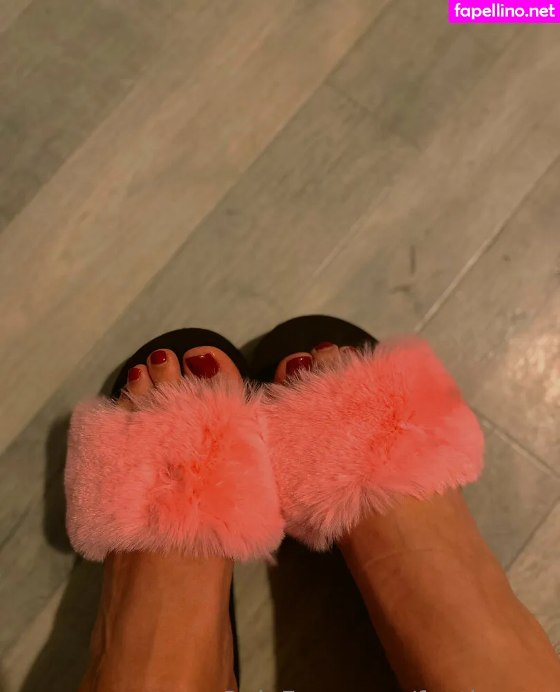 amoreloretta, feetloretta Nude Leaked OnlyFans Photo #9P6qqDUHIw