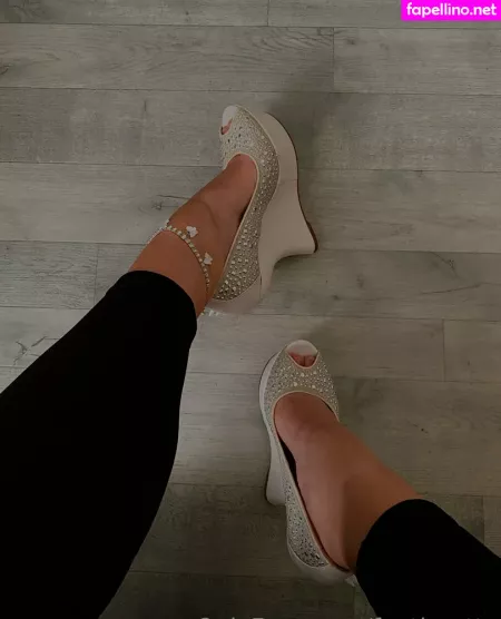 Feetloretta OnlyFans Thumbnail #Nha4eK0yy4