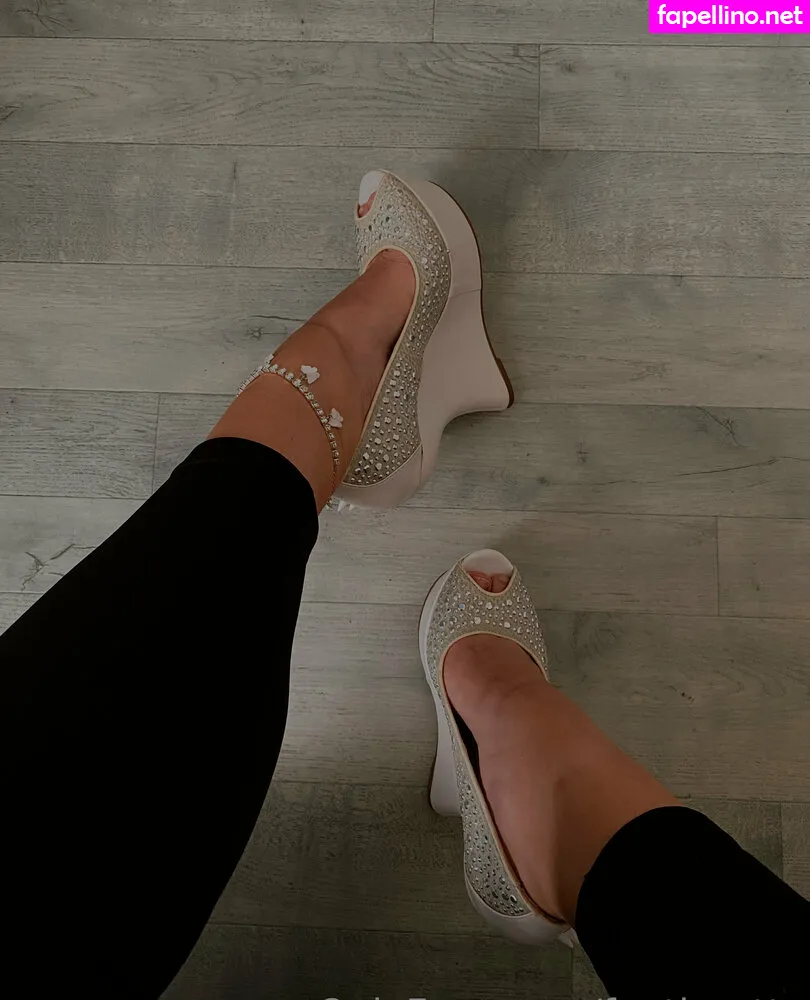 amoreloretta, feetloretta Nude Leaked OnlyFans Photo #Nha4eK0yy4