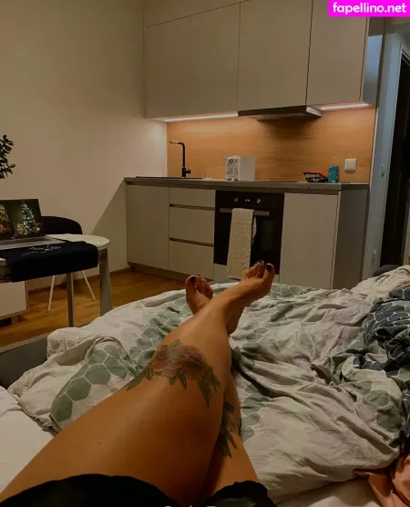 Feetloretta OnlyFans Thumbnail #WNqQzMP57s