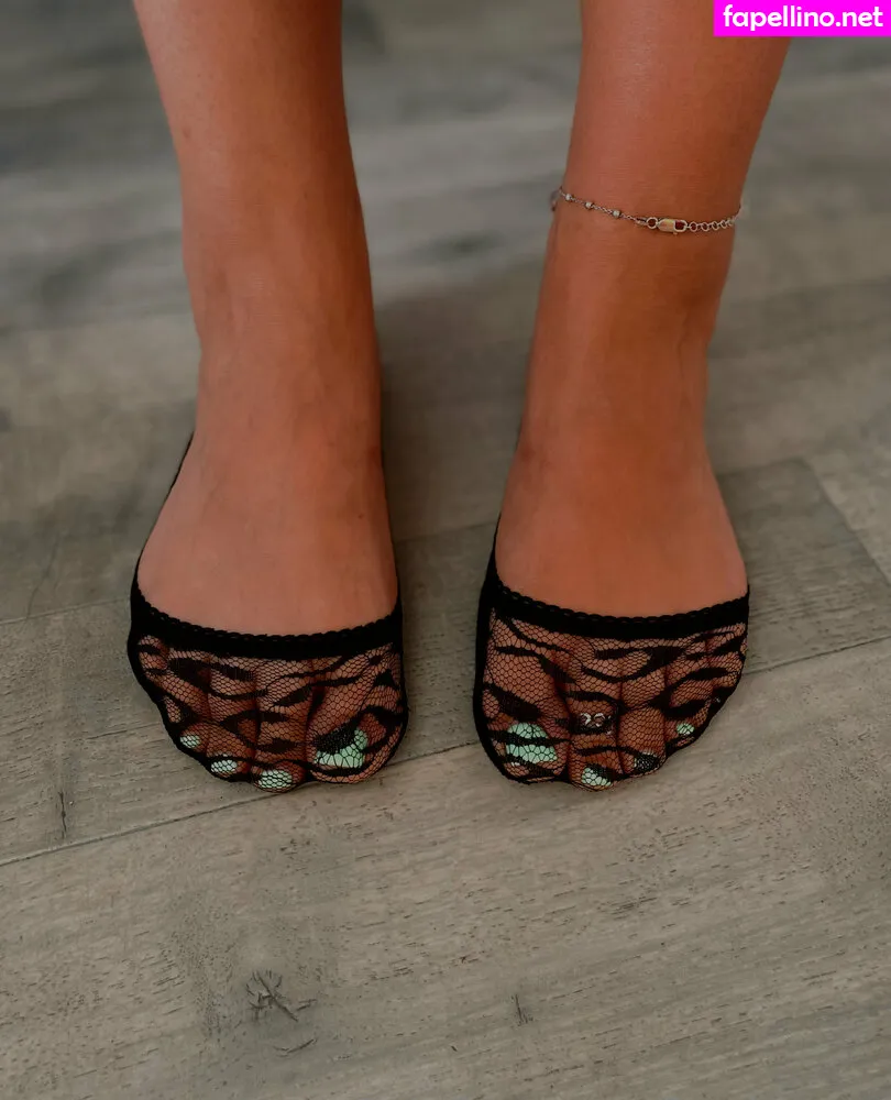 amoreloretta, feetloretta Nude Leaked OnlyFans Photo #sszAlt6VQH