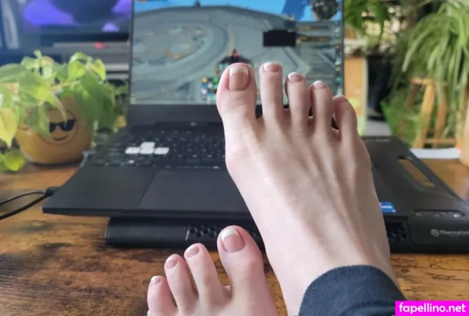 Feetofastonervip OnlyFans Thumbnail #SqtN866YoY