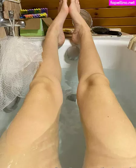 Feetronnie OnlyFans Thumbnail #46NzVyWrMA