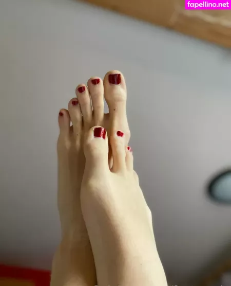 Feetronnie OnlyFans Thumbnail #9n2o3ENIDI