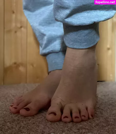 Feetronnie OnlyFans Thumbnail #CJwaf9SmAJ