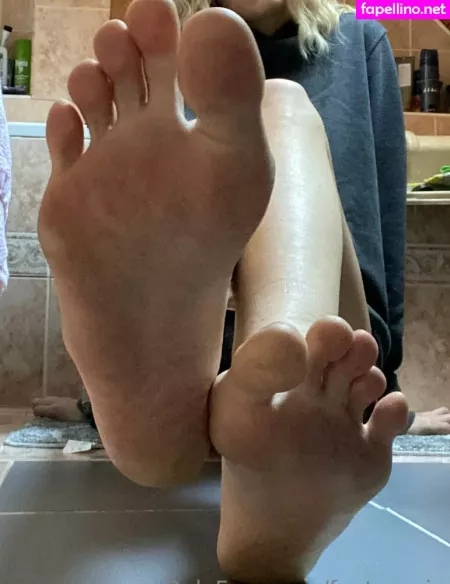 Feetronnie OnlyFans Thumbnail #IqcylYnvTQ