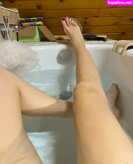 Feetronnie OnlyFans Thumbnail #lflxCNYK0y