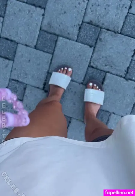 Feets OnlyFans Thumbnail #YmktLAQVyO