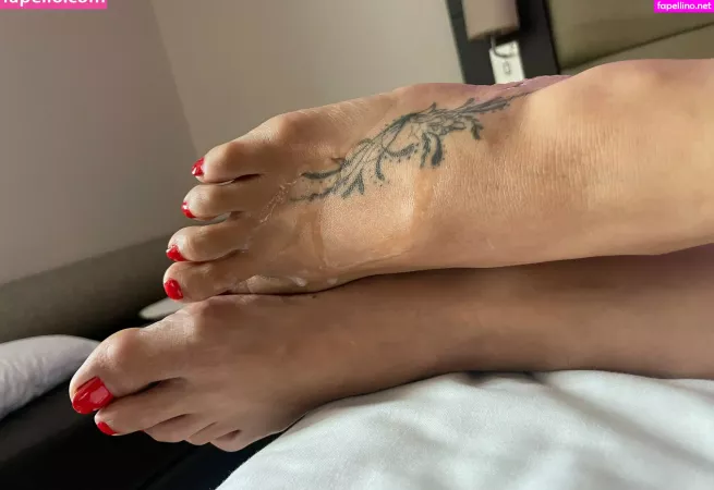 Feetwonders 1 OnlyFans Thumbnail #KFoh3V2BB7