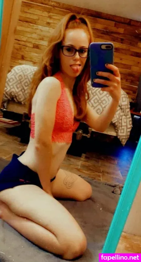 Feistylilredfree OnlyFans Thumbnail #HyASRcpseu