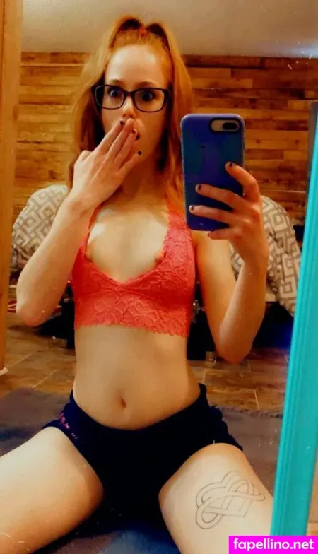 Feistylilredfree OnlyFans Thumbnail #V0F9Xen8lA