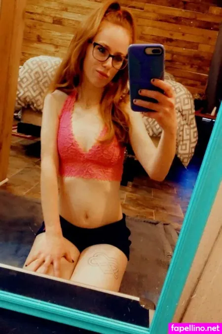 Feistylilredfree OnlyFans Thumbnail #bg0Z3PDvJF