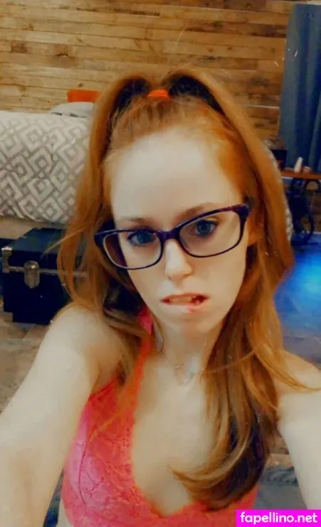 Feistylilredfree OnlyFans Thumbnail #qnS9cre6H5