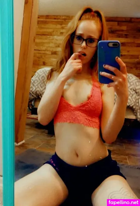 Feistylilredfree OnlyFans Thumbnail #rUNKDlBLtx