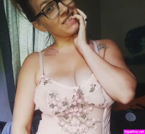 Feline Anchor OnlyFans Thumbnail #jZWXHmwGDn