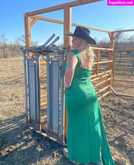 Femalefarmerrancherfree OnlyFans Thumbnail #AxERf6YpXR
