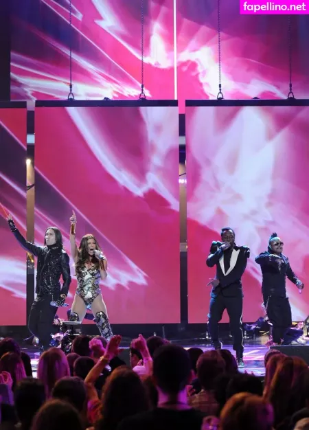 Fergie OnlyFans Thumbnail #R4wl56igL7