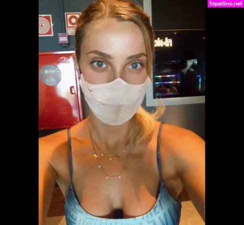 Fernanda Colombo OnlyFans Thumbnail #3iMr3MhrRD