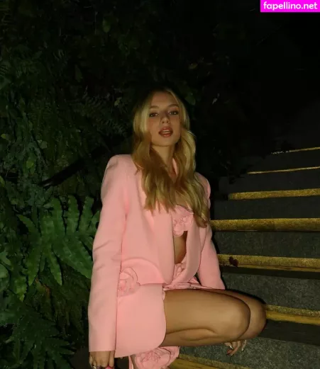 Fernanda Schneider OnlyFans Thumbnail #dikNaaNDOG