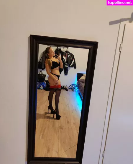 Feuerrose OnlyFans Thumbnail #UNGYi5fnZX