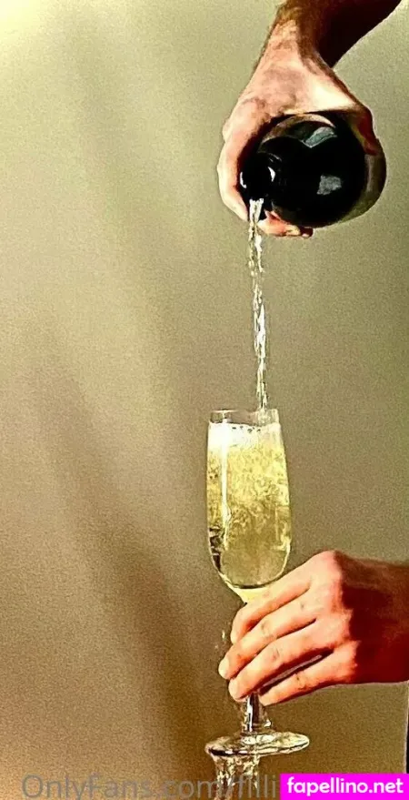 Fillingdesire OnlyFans Thumbnail #2CspCZpwir