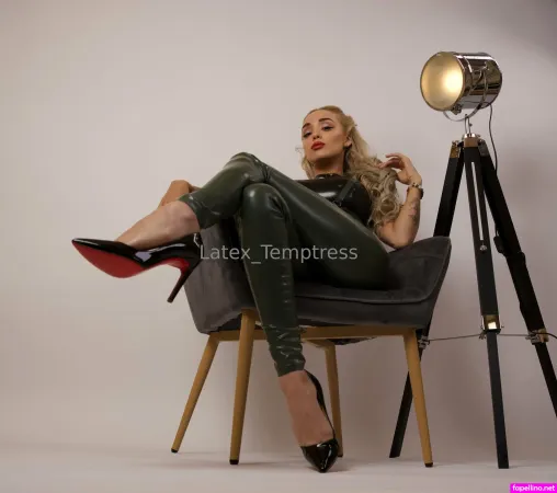 Findomgoddessscarlett Main Profile Photo