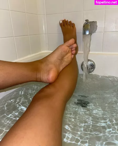 Fineislandfeet OnlyFans Thumbnail #E9n4Fv6FY7