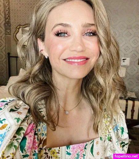 Fiona Gubelmann Main Profile Photo