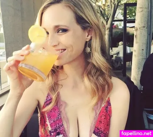 Fiona Gubelmann OnlyFans Thumbnail #txI8piqBty