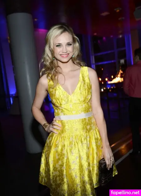 Fiona Gubelmann OnlyFans Thumbnail #wgkMkDlBOO