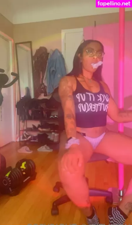 Fitvixenfree OnlyFans Thumbnail #dXMlq2DnYm