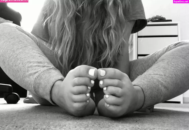 Flirtyfeet1 OnlyFans Thumbnail #We3RdZyiWB