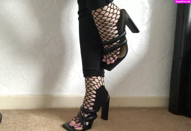 Flirtyfeet1 OnlyFans Thumbnail #zveReAEK4L