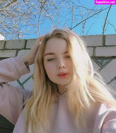 Flora Belll OnlyFans Thumbnail #FCzeypg9aU