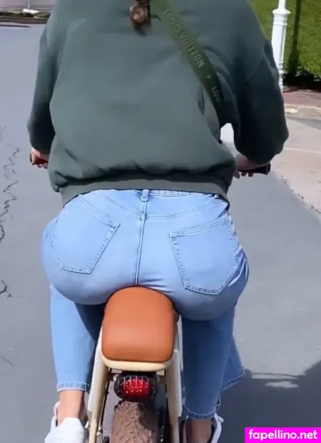 Flora Coquerel OnlyFans Thumbnail #1QqGItS4jy