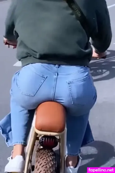 Flora Coquerel OnlyFans Thumbnail #caU3zO80XF