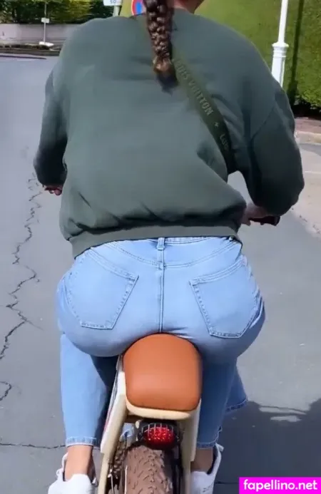 Flora Coquerel OnlyFans Thumbnail #eqsTubOH1x