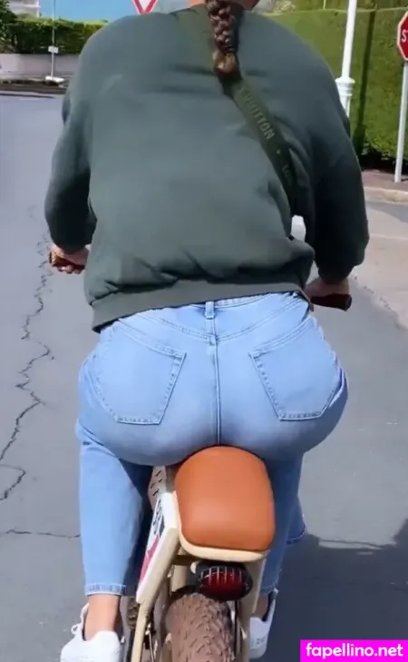 Flora Coquerel OnlyFans Thumbnail #uj8waRziFA