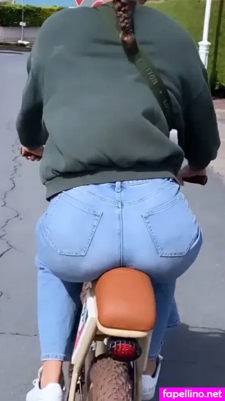 Flora Coquerel OnlyFans Thumbnail #vlaCwFJ5Tt