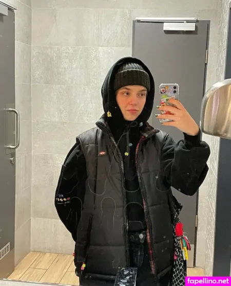 Floral Karry OnlyFans Thumbnail #2kG9YOF7le