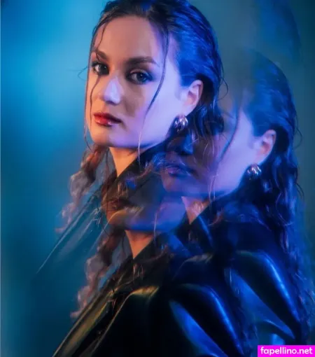 Florentine Osche OnlyFans Thumbnail #9usjf4gDie